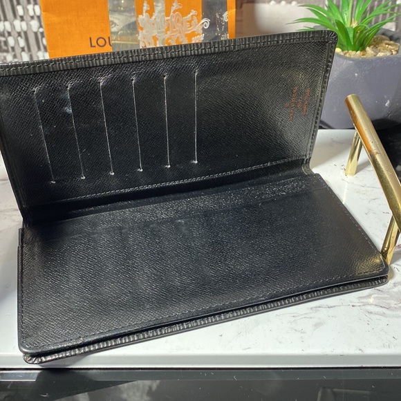 SOLDAuthentic Louis Vuitton Epi Checkbook Holder - Picture 12 of 14